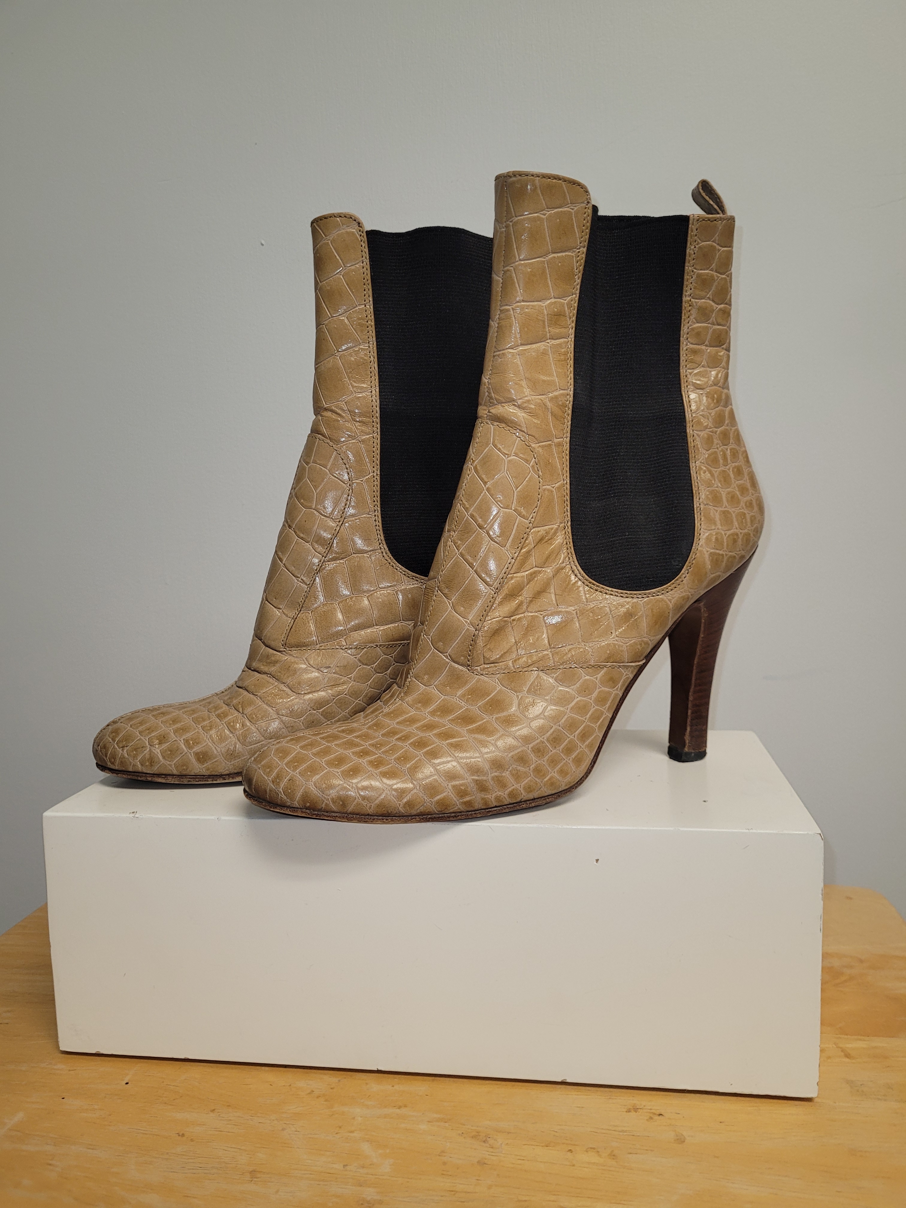 Dolce & Gabbana Beige Croc-Embossed High-Heel Chelsea Boots